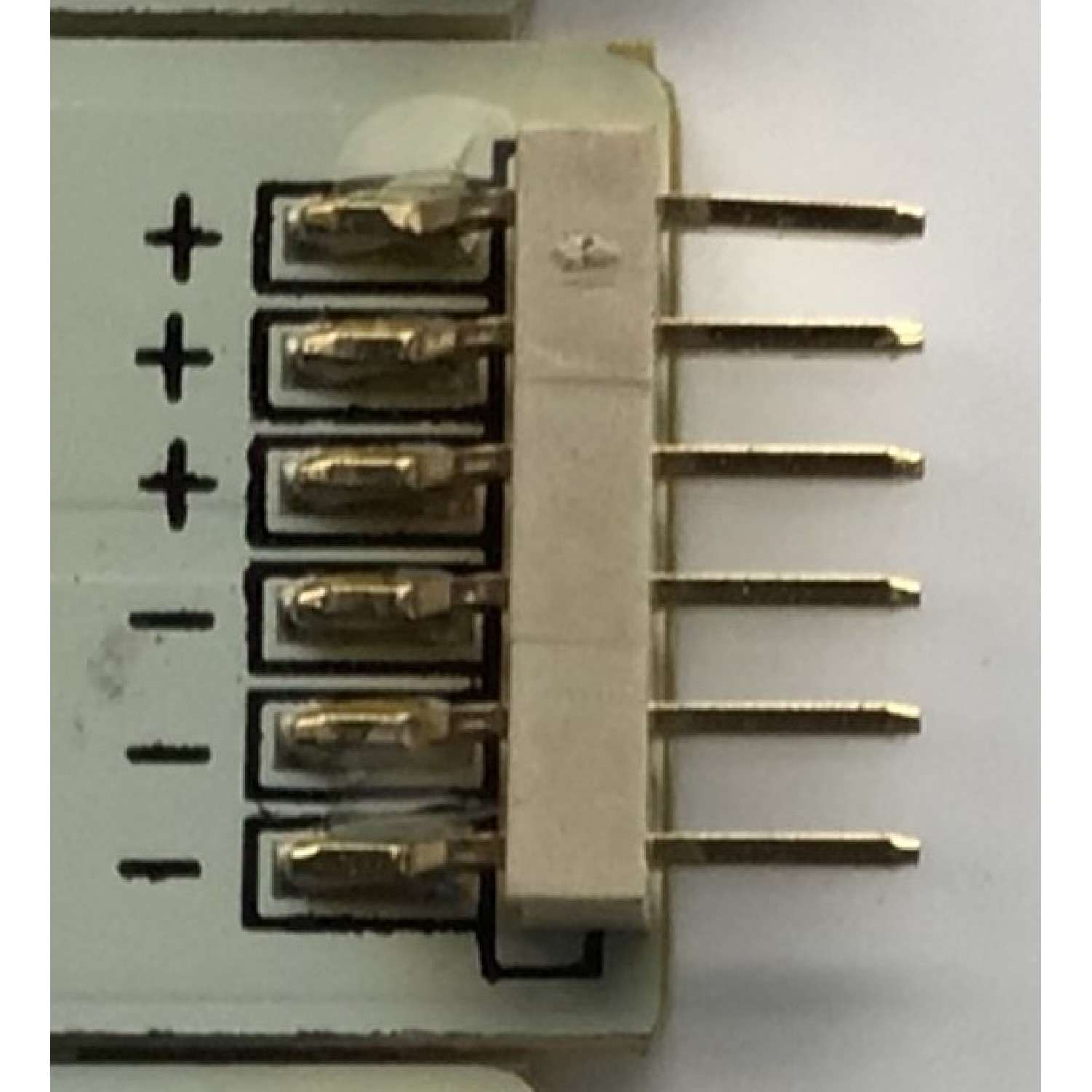 KIT DE LED'S PARA TV SHARP ((INCOMPLETO SOLO 13 PIEZAS)) / NUMERO DE PARTETF60D08-ZC14F-02 / 303TH600032 / L.14.13600005 / T600D3-HA10-D01 (VER.A2) / E356289 / D22275 / MODELOS LC-60LE452U / SE60GY24 / NOTA IMPORTANTE:KIT CONSTA DE 18 PIEZAS EN TOTAL - Imagen 3